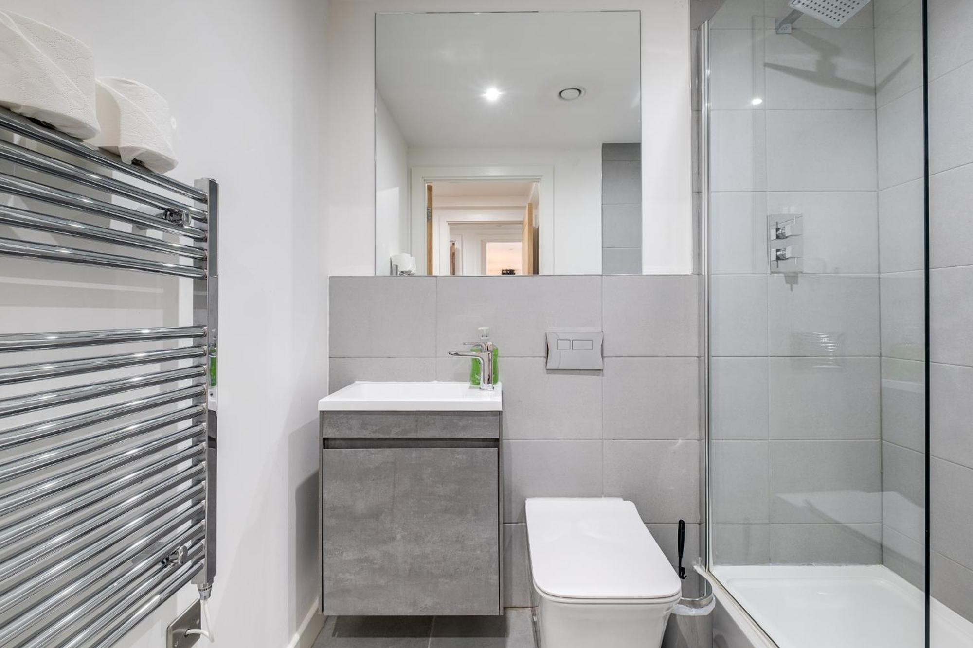 Florence Street Apartment *